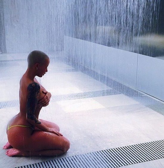 amber rose is sexy as hell