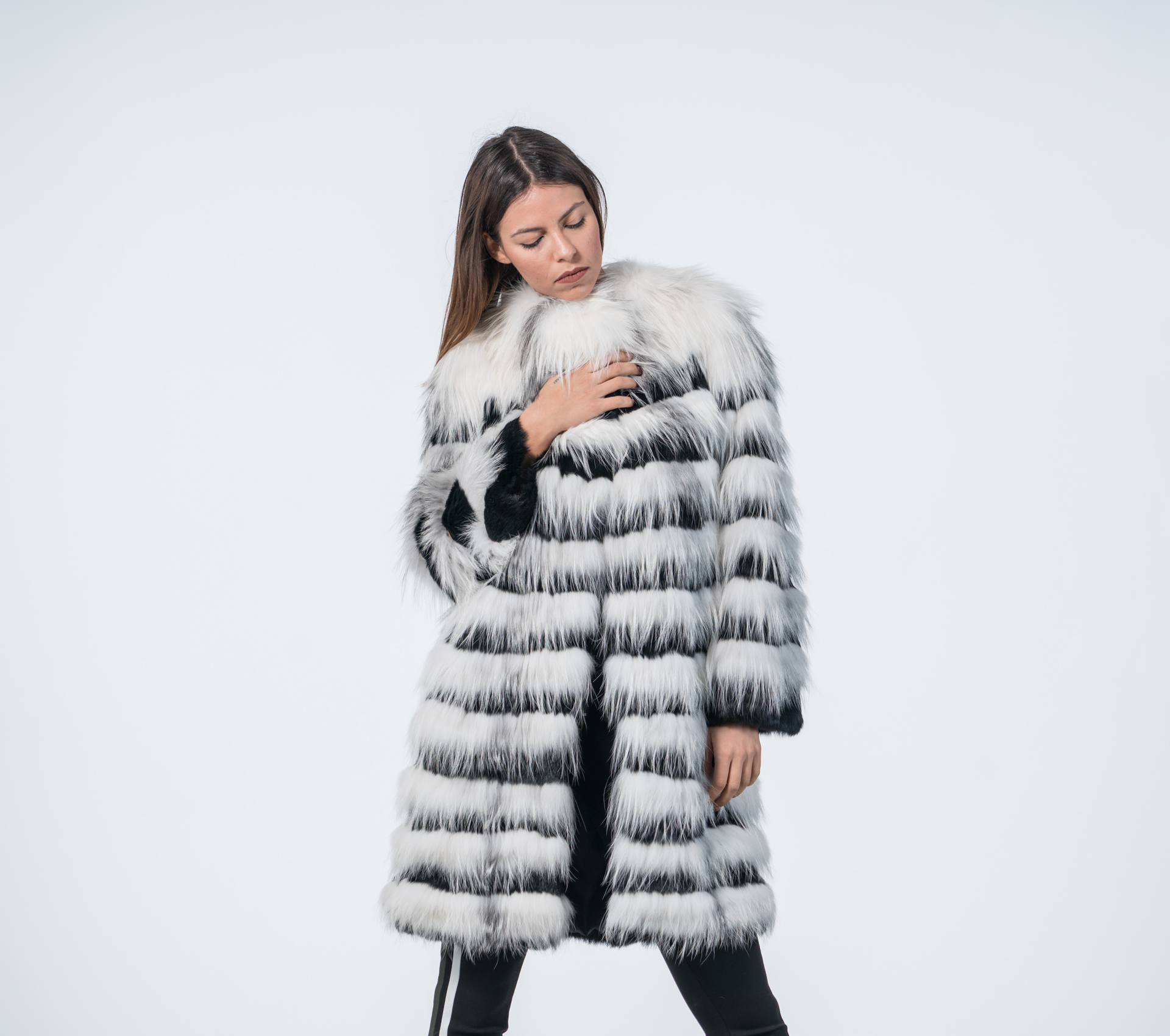 [NEWALRIN] Rabbit Hook Crop Fur Jacket ☆送料込☆ Fox and Rabbit Fur Jacket - 100% Real Fur - Haute Acorn