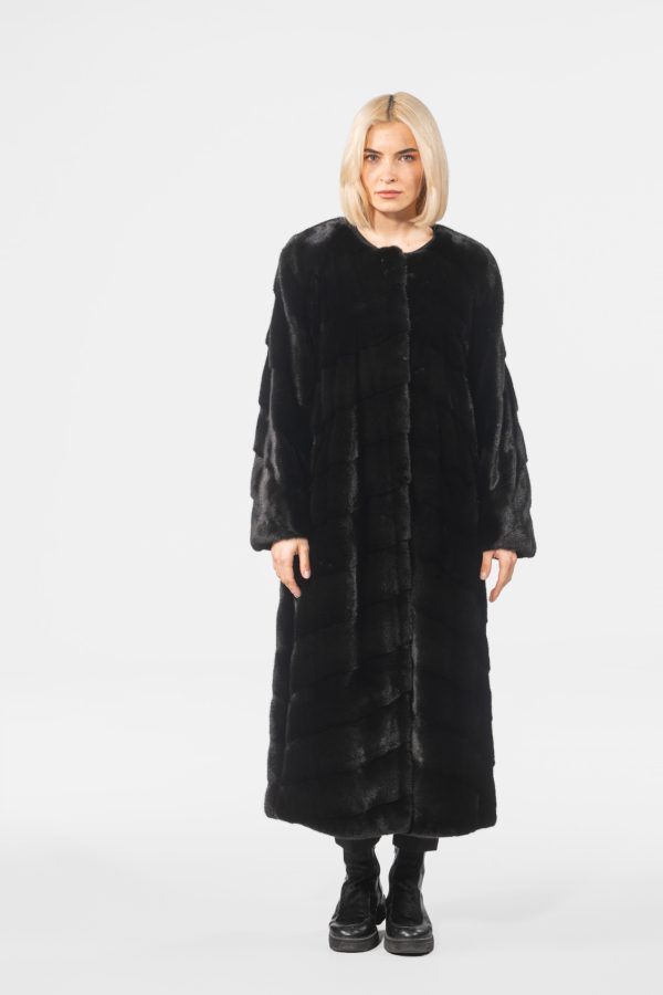 Collarless Blackglama Mink Fur Coat