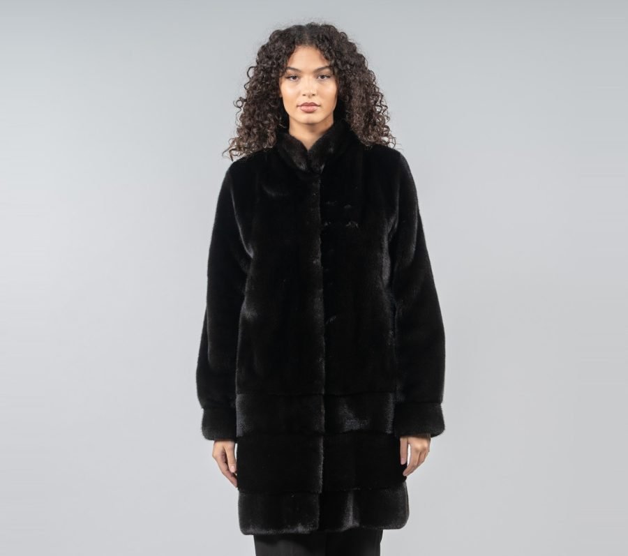 Lange Nerzpelzjacke aus schwarzem Samt