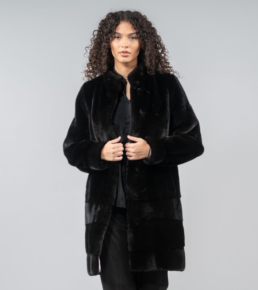 Lange Nerzpelzjacke aus schwarzem Samt