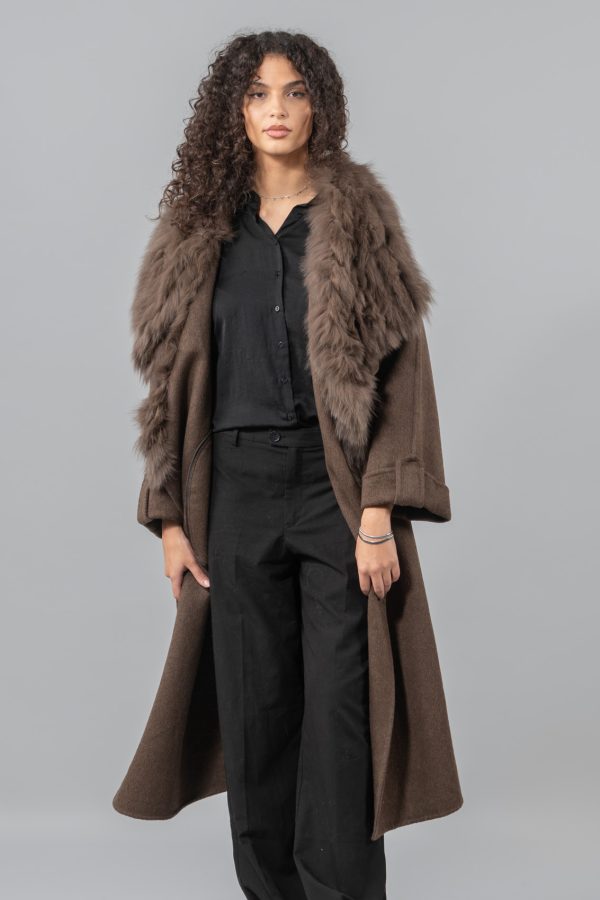 Manteau en laine cachemire marron avec col en fourrure