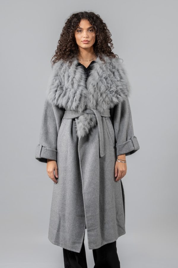 Manteau en laine cachemire grise avec col en fourrure