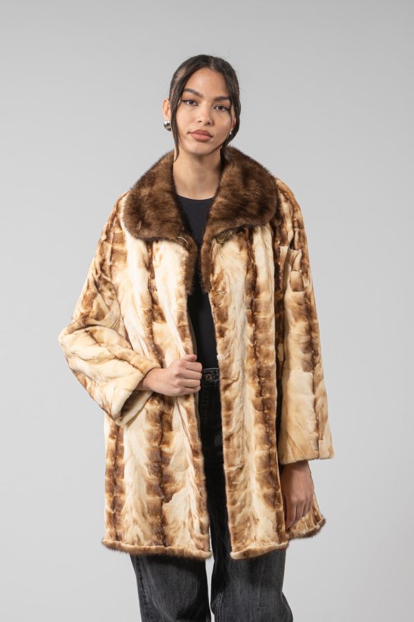 Veste en fourrure de vison blanc doré avec col en V