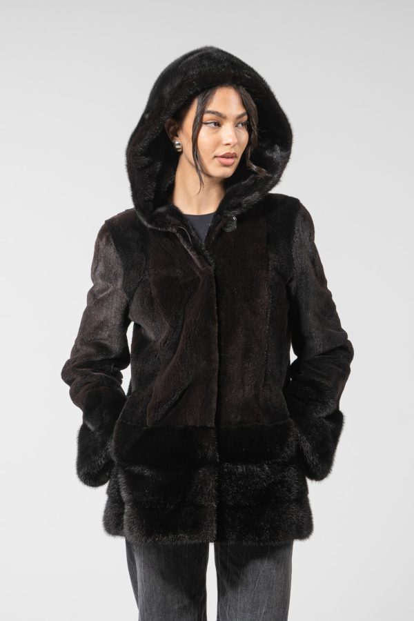 Veste en fourrure de vison noire à motifs horizontaux