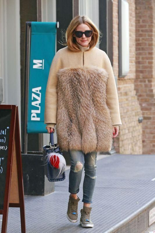 10 Celebrities That Love Personalize Their Bags With Fur Keychains ...