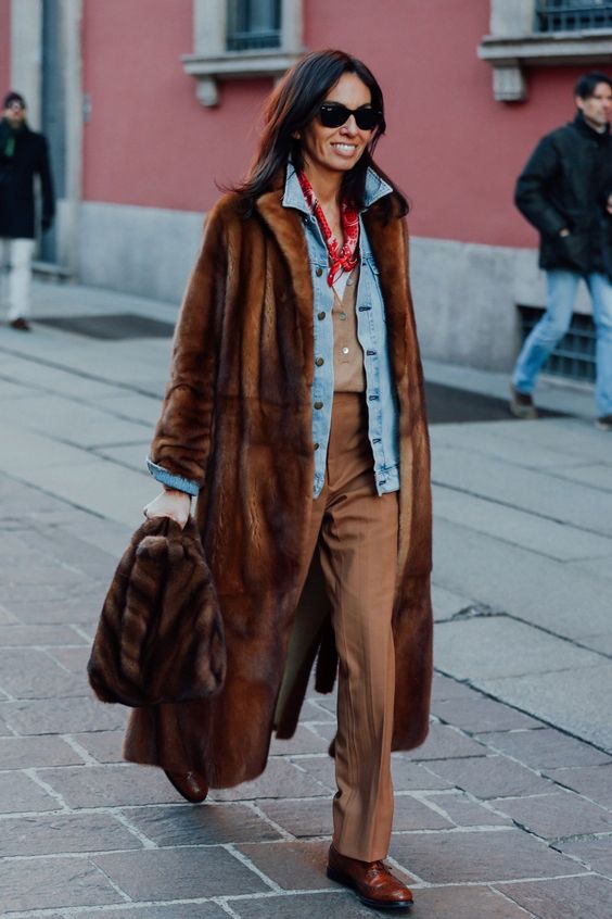 Classic! Viviana Volpicella in the typical full length brown mink fur coat.