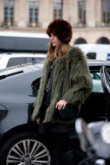 krølle produktion straf 15 Awesome Ways To Style a Fur Hat - Haute Acorn