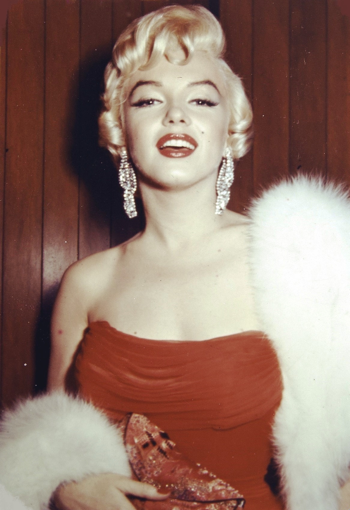 Monroe wearing the a white fox fur stole 